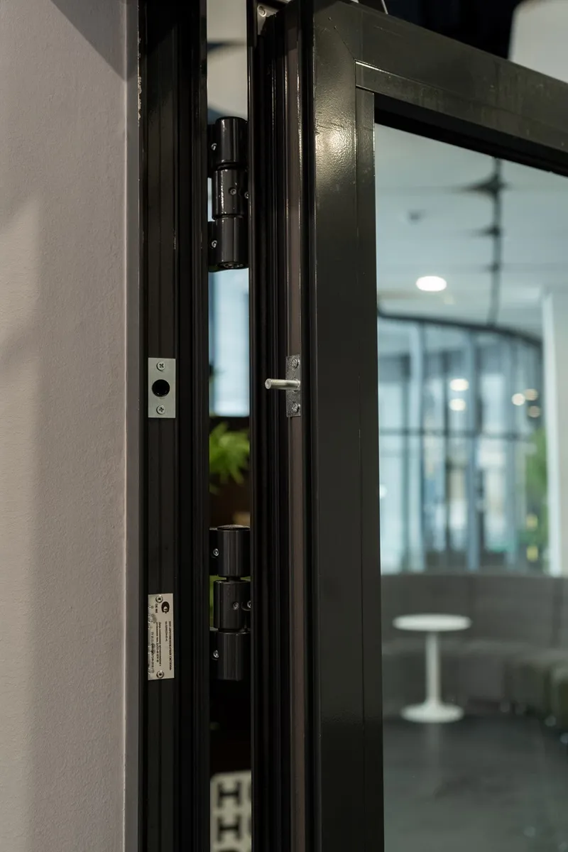 Противопожарные двери  EIWS 60