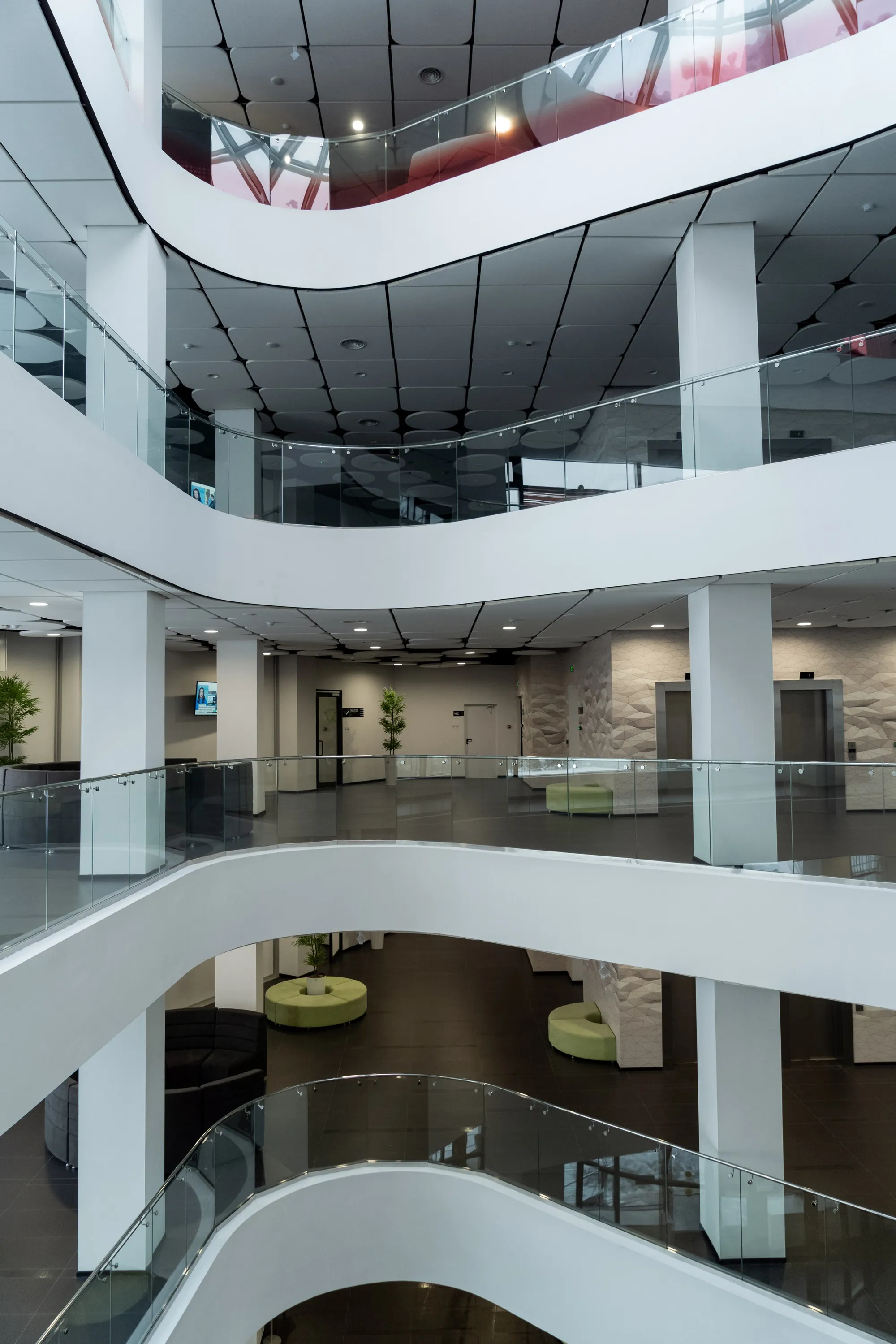 Противопожарные алюминиевые витражи